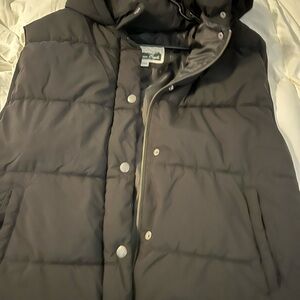 American Eagle Black Puffer Vest